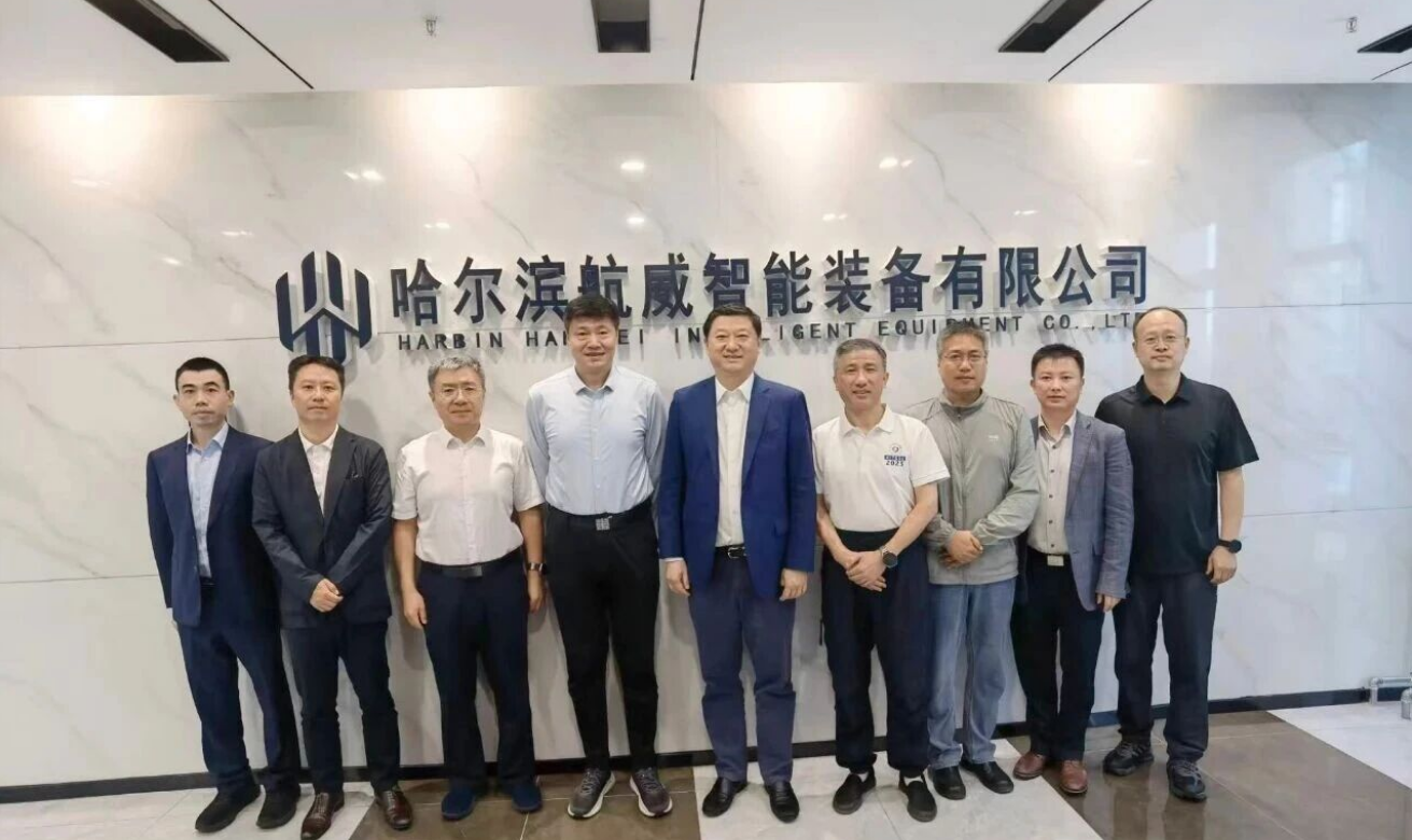 深创投董事长左丁一行莅临航威智能考察指导